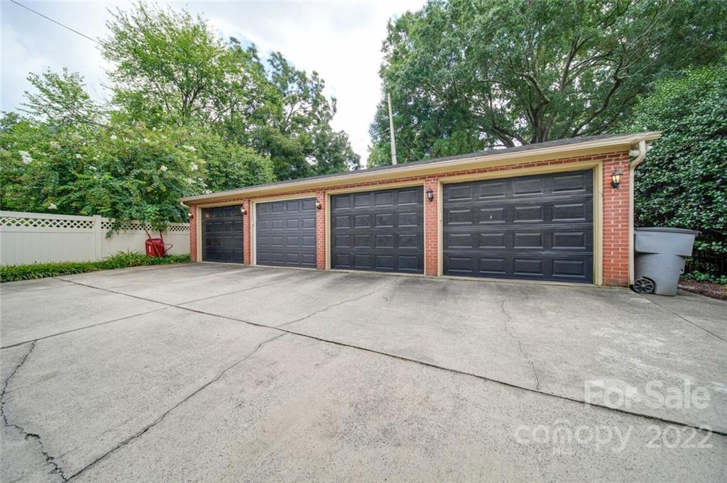 811 Queens Road, Unit 2 Charlotte, NC 28207 - Photo 29 of 31 front view of a house