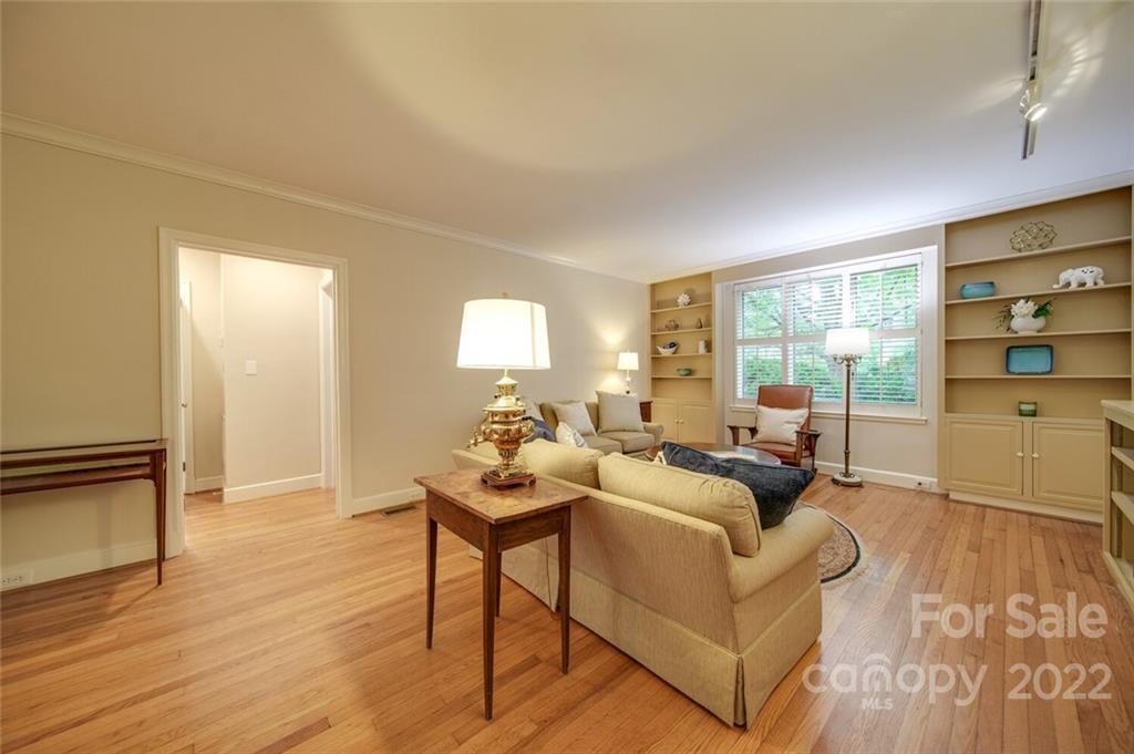 811 Queens Road, Unit 2 Charlotte, NC 28207 - Photo 3 of 31 a living room with furniture and a floor to ceiling window