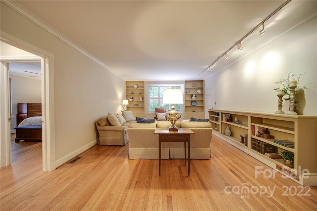 811 Queens Road, Unit 2 Charlotte, NC 28207 - Photo 4 of 31 a living room with furniture and a wooden floor