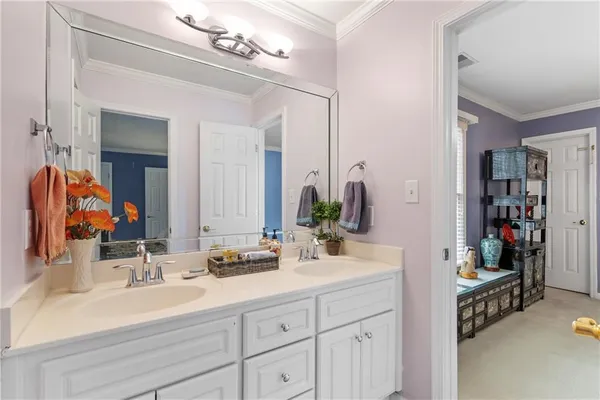 a close up view of washer and dryer