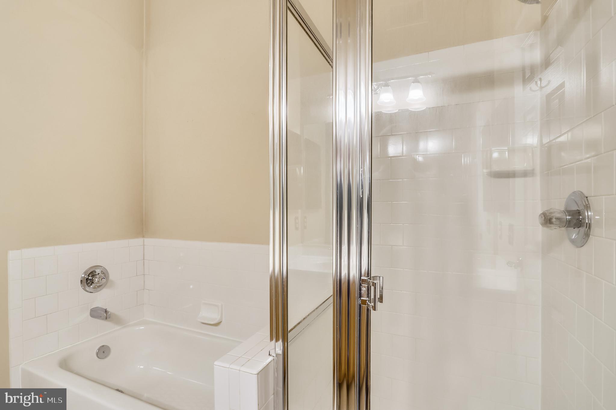 2530 Ayr Court Crofton, MD 21114 - Photo 23 of 50 Comfortable soaking tub and separate shower