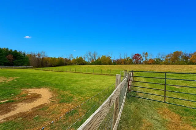 $574,900 | 4314 West Hickory Road, Hickory Corners, MI 49060