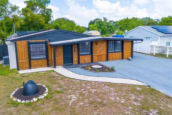 a view of a house with backyard and porch