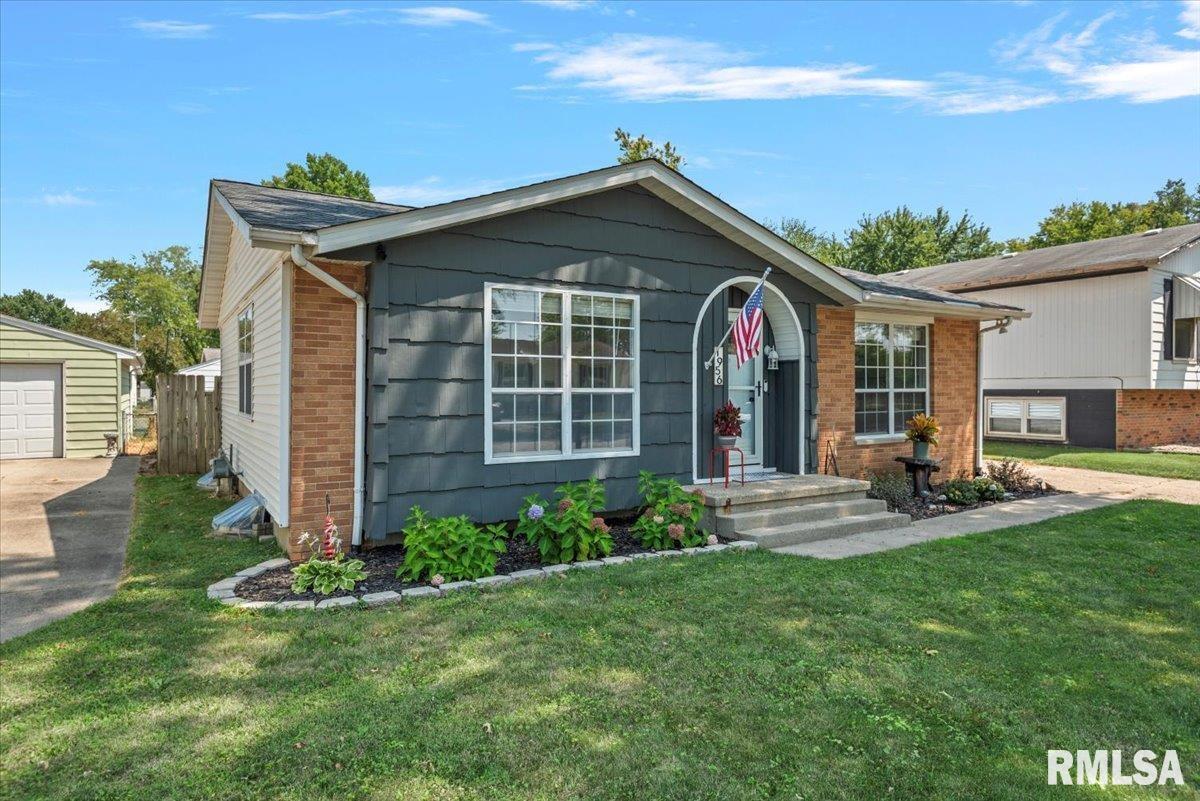 1956 Stanhope Road Springfield, IL 62702 - Photo 2 of 33