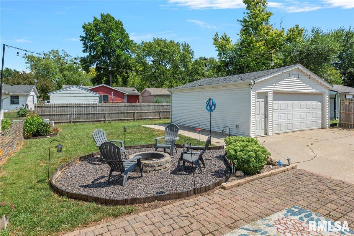 1956 Stanhope Road Springfield, IL 62702 - Photo 29 of 33