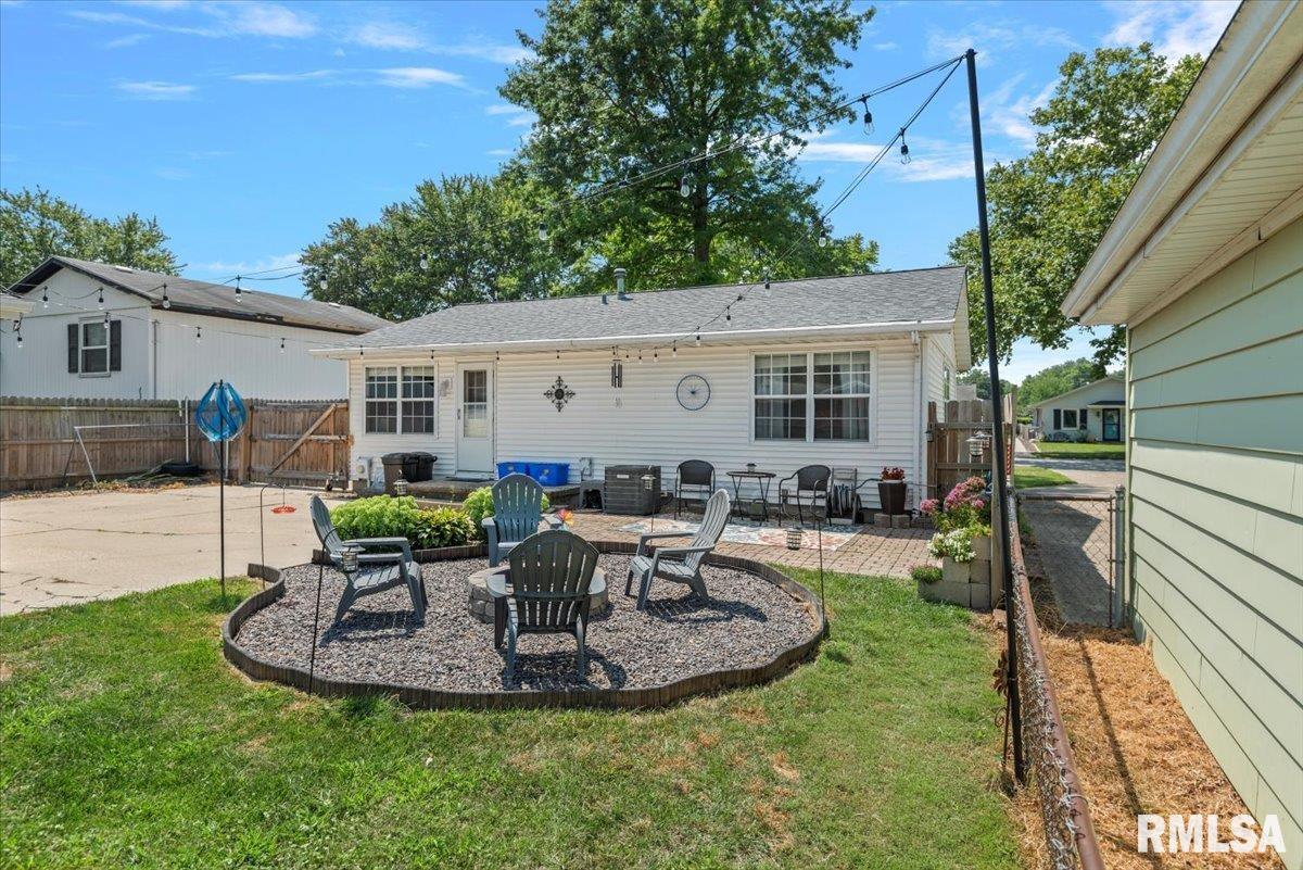 1956 Stanhope Road Springfield, IL 62702 - Photo 30 of 33