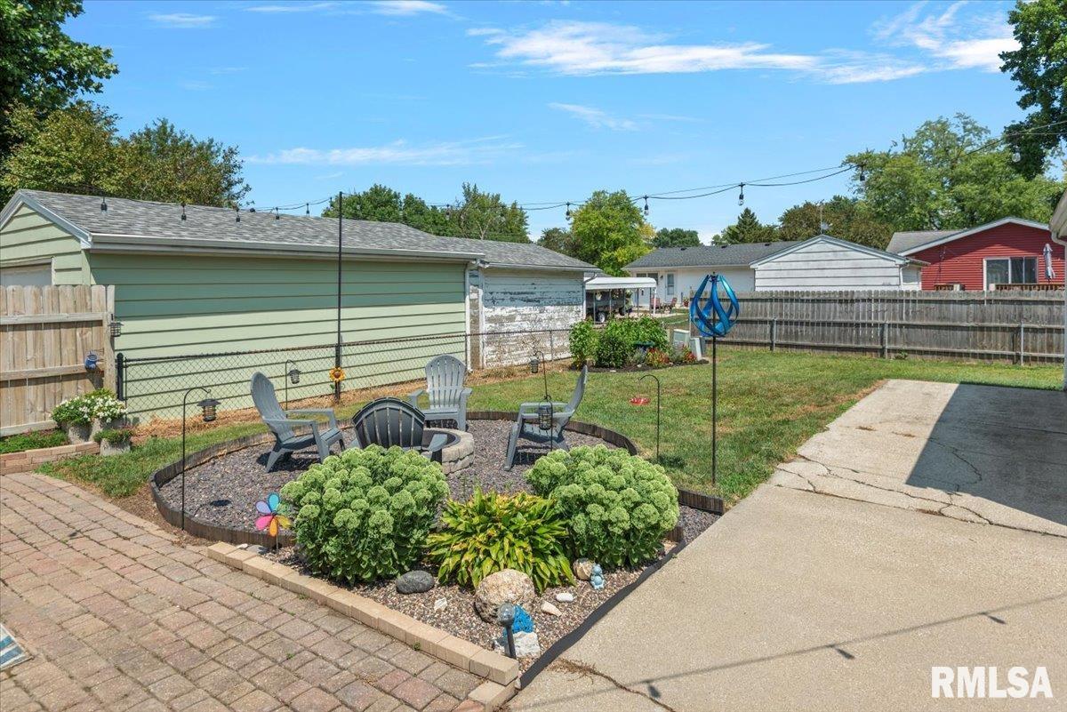 1956 Stanhope Road Springfield, IL 62702 - Photo 33 of 33