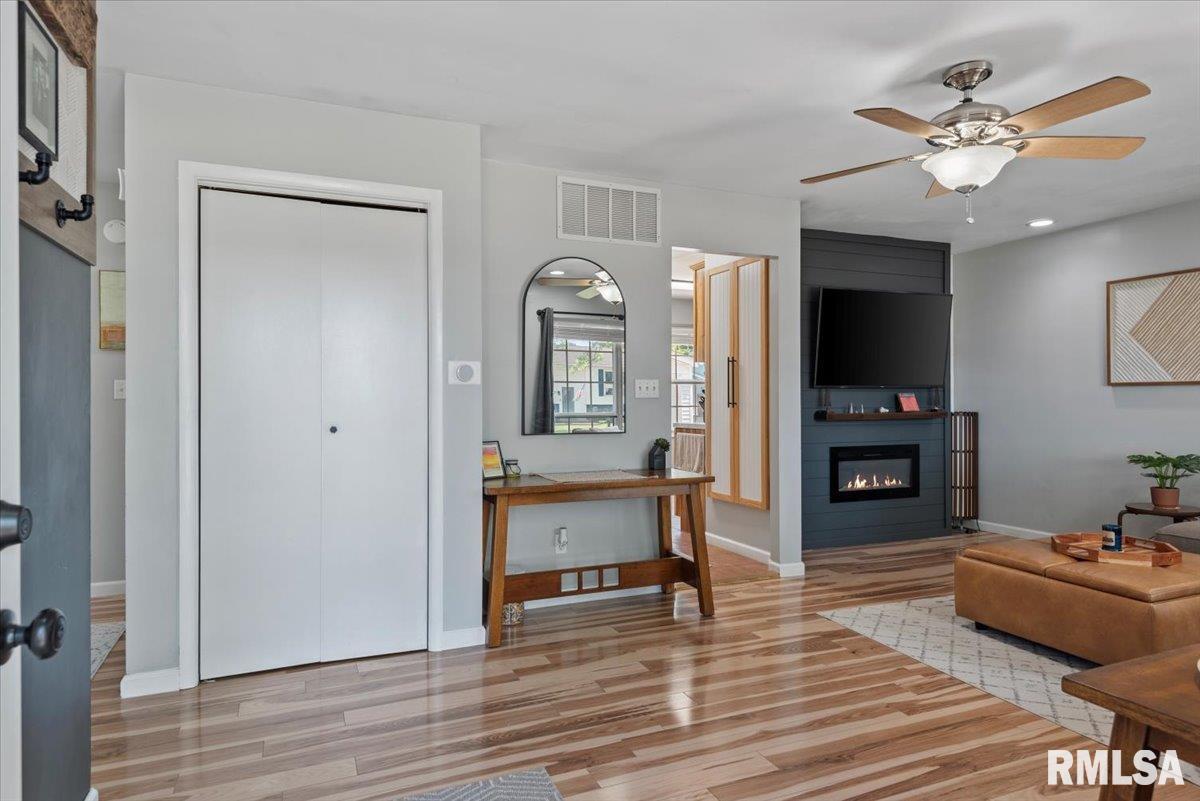1956 Stanhope Road Springfield, IL 62702 - Photo 4 of 33
