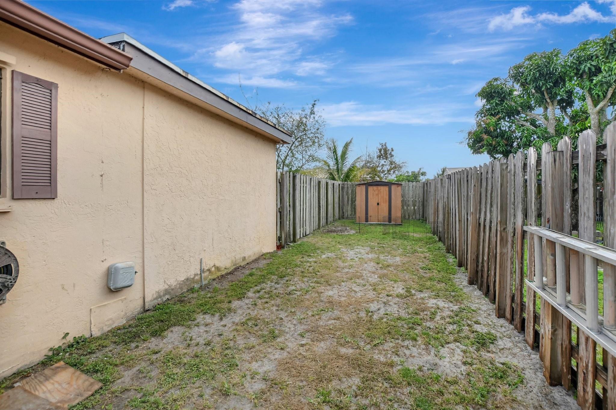 11114 Mohawk Street Boca Raton, FL 33428 - Photo 32 of 33 LARGE DOG RUN