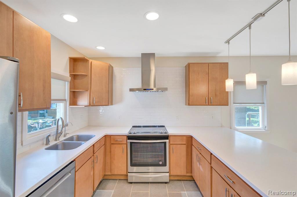 2950 Field Street Detroit, MI 48214 - Photo 12 of 48