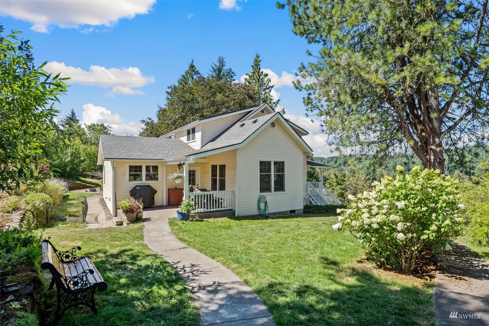 1295 Ferrier Road Winlock, WA 98596 - Photo 1 of 39 a front view of house with yard and green space