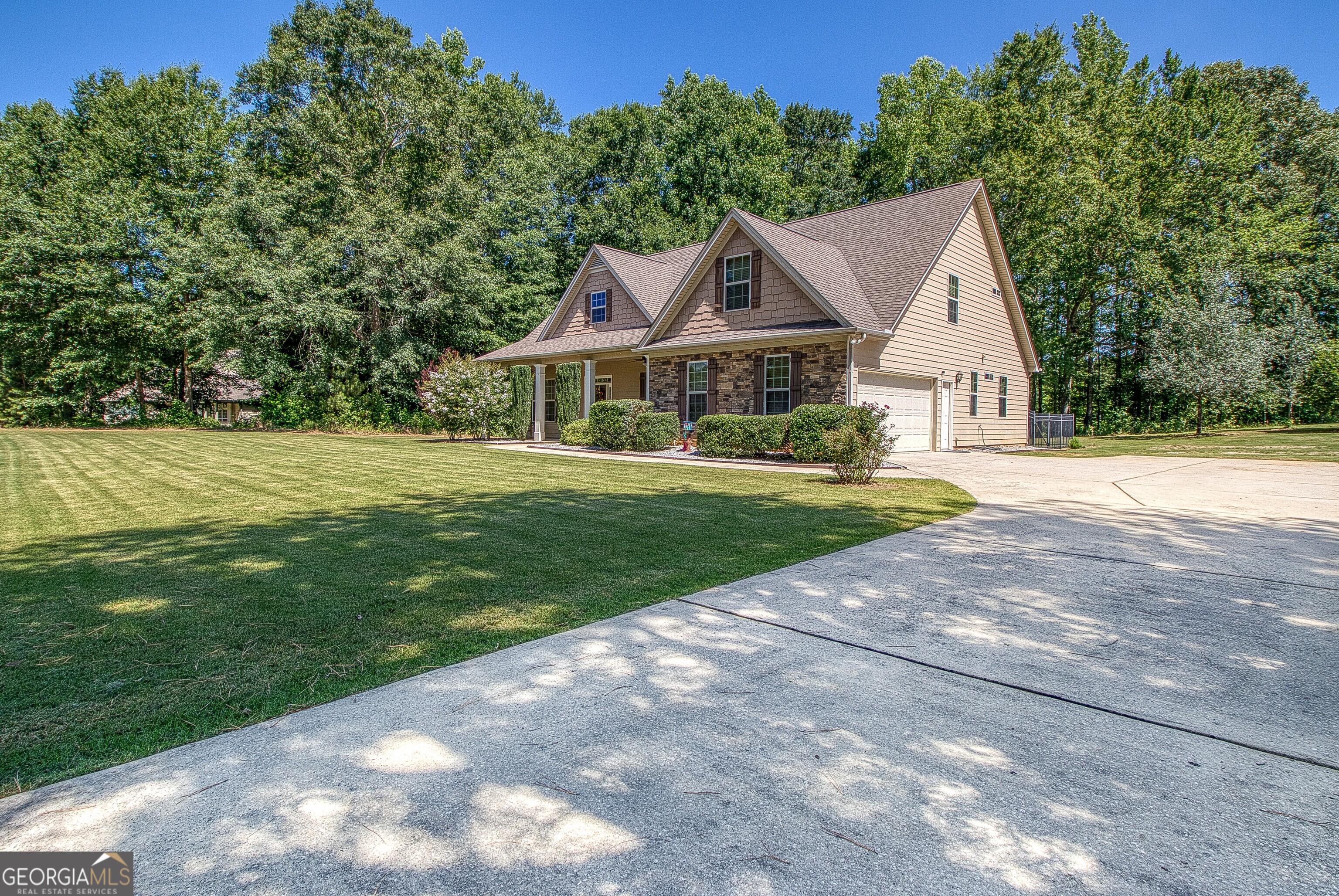 374 Austin Storey Circle Newnan, GA 30263 - Photo 5 of 58