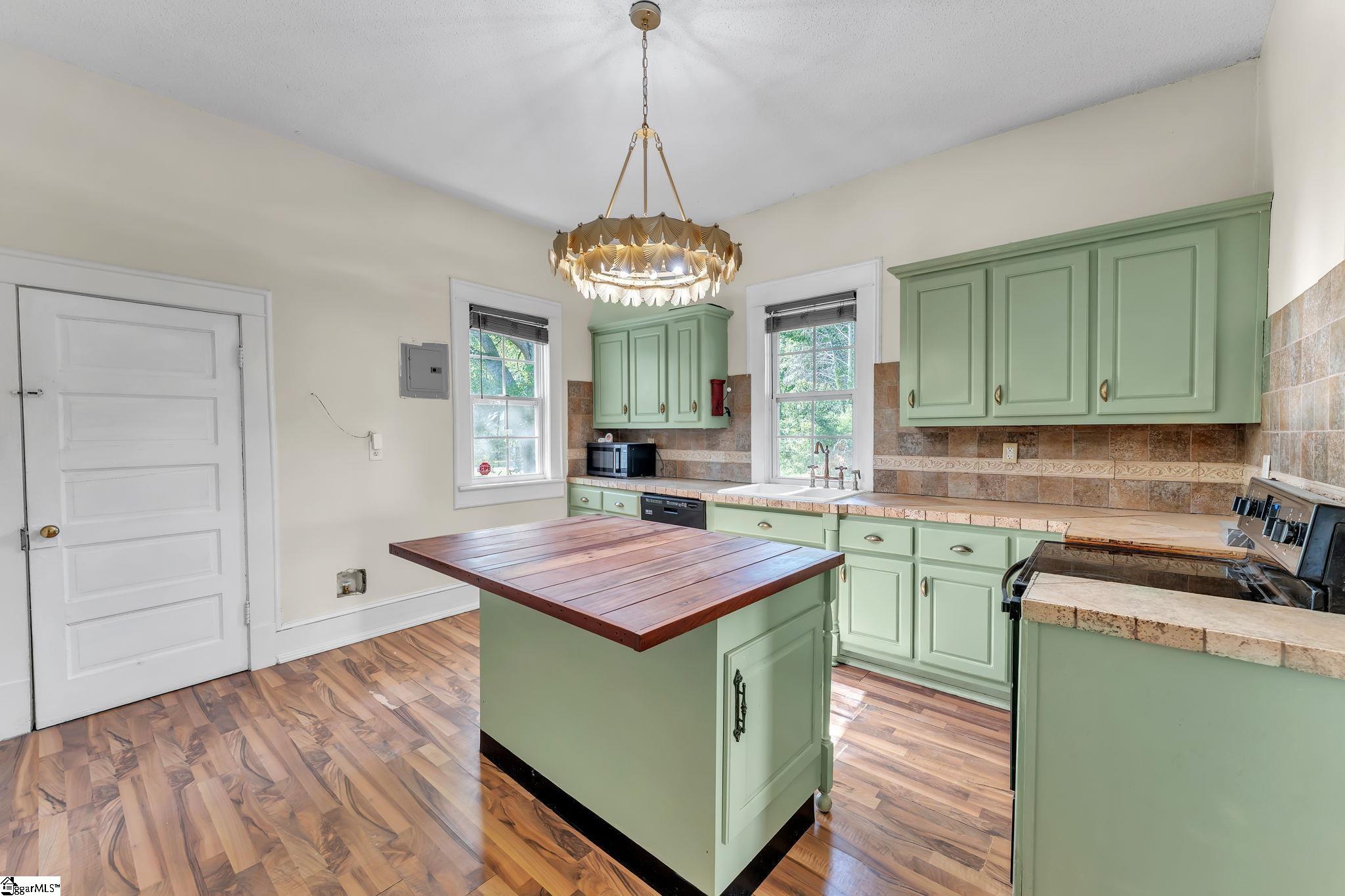 400 King Street Easley, SC 29640 - Photo 14 of 32