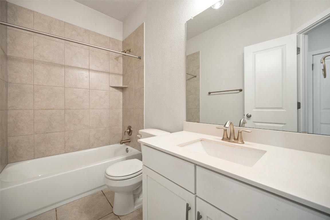 2500 Forest Creek Drive, Unit 603 Round Rock, TX 78665 - Photo 13 of 16 a bathroom with a sink a toilet and a bathtub