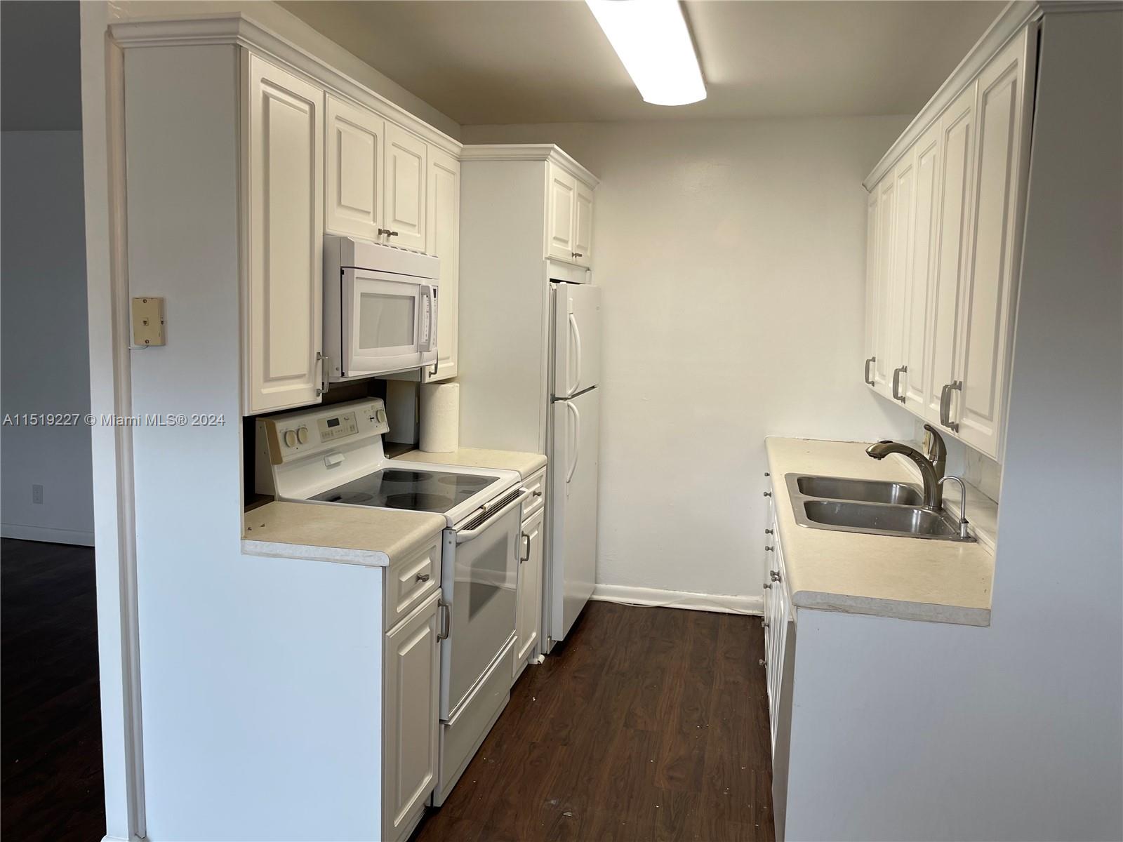 2085 Exeter, Unit 2085 Boca Raton, FL 33434 - Photo 2 of 31 a kitchen with a stove and a refrigerator