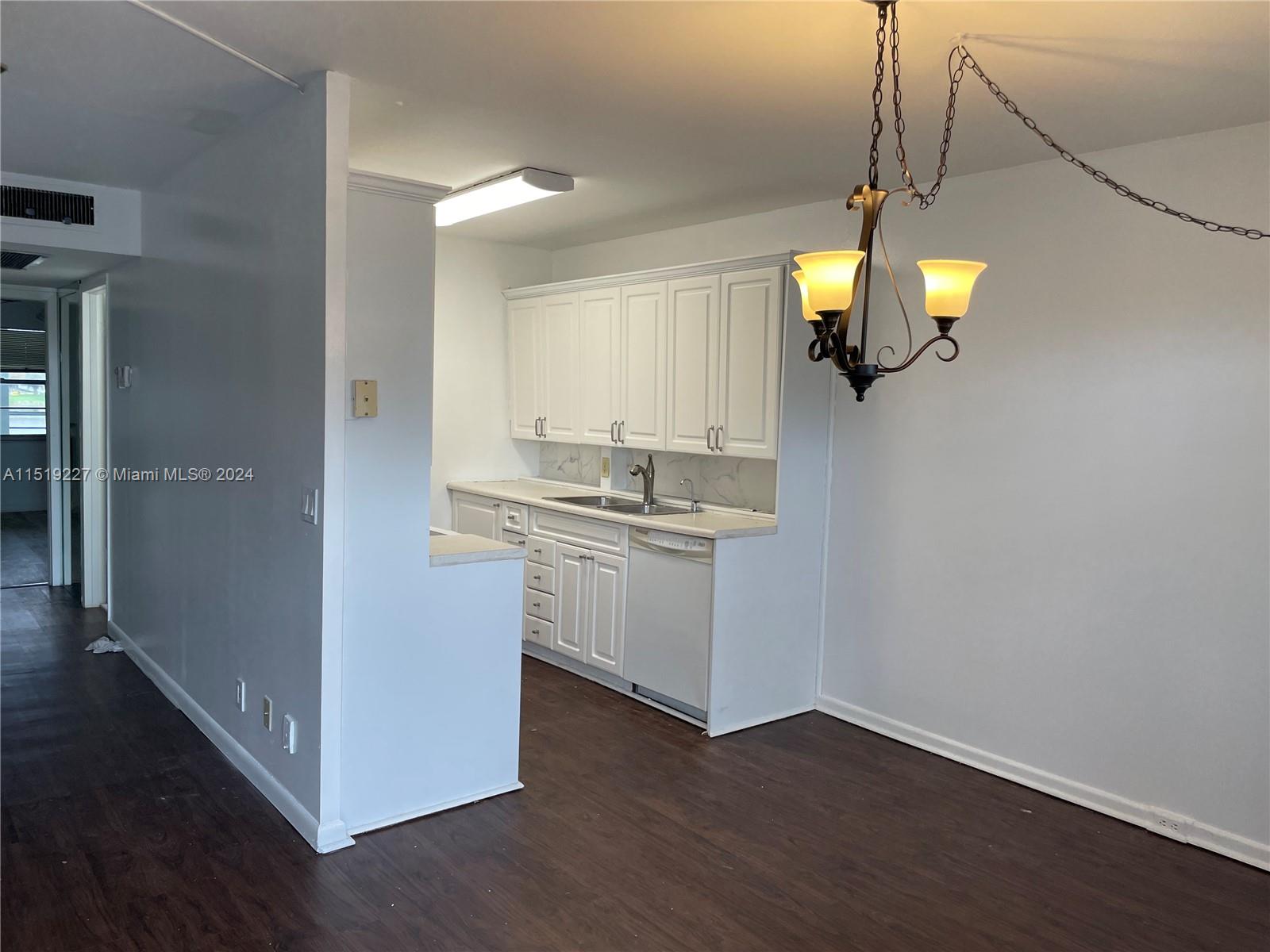 2085 Exeter, Unit 2085 Boca Raton, FL 33434 - Photo 6 of 31 a view of kitchen and front door