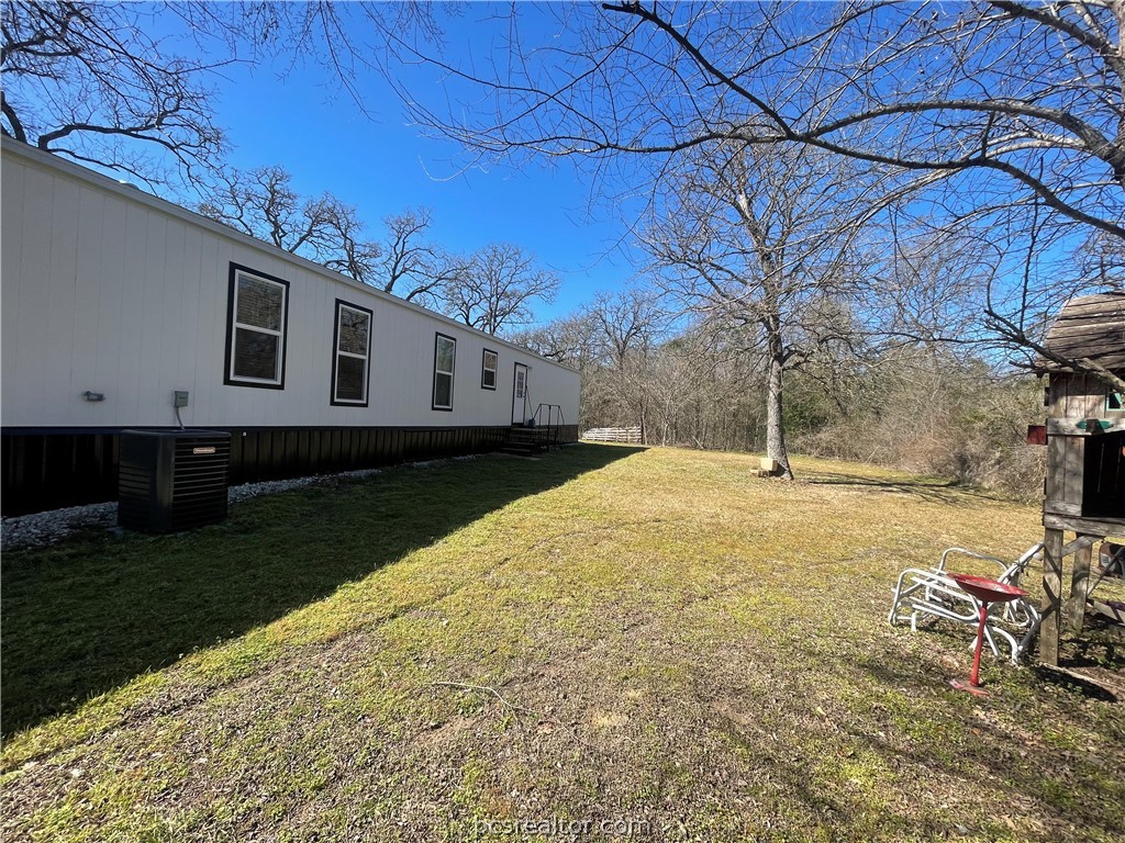 11320 Old Hearne Road Bryan, TX 77807 - Photo 23 of 26 a backyard of a house