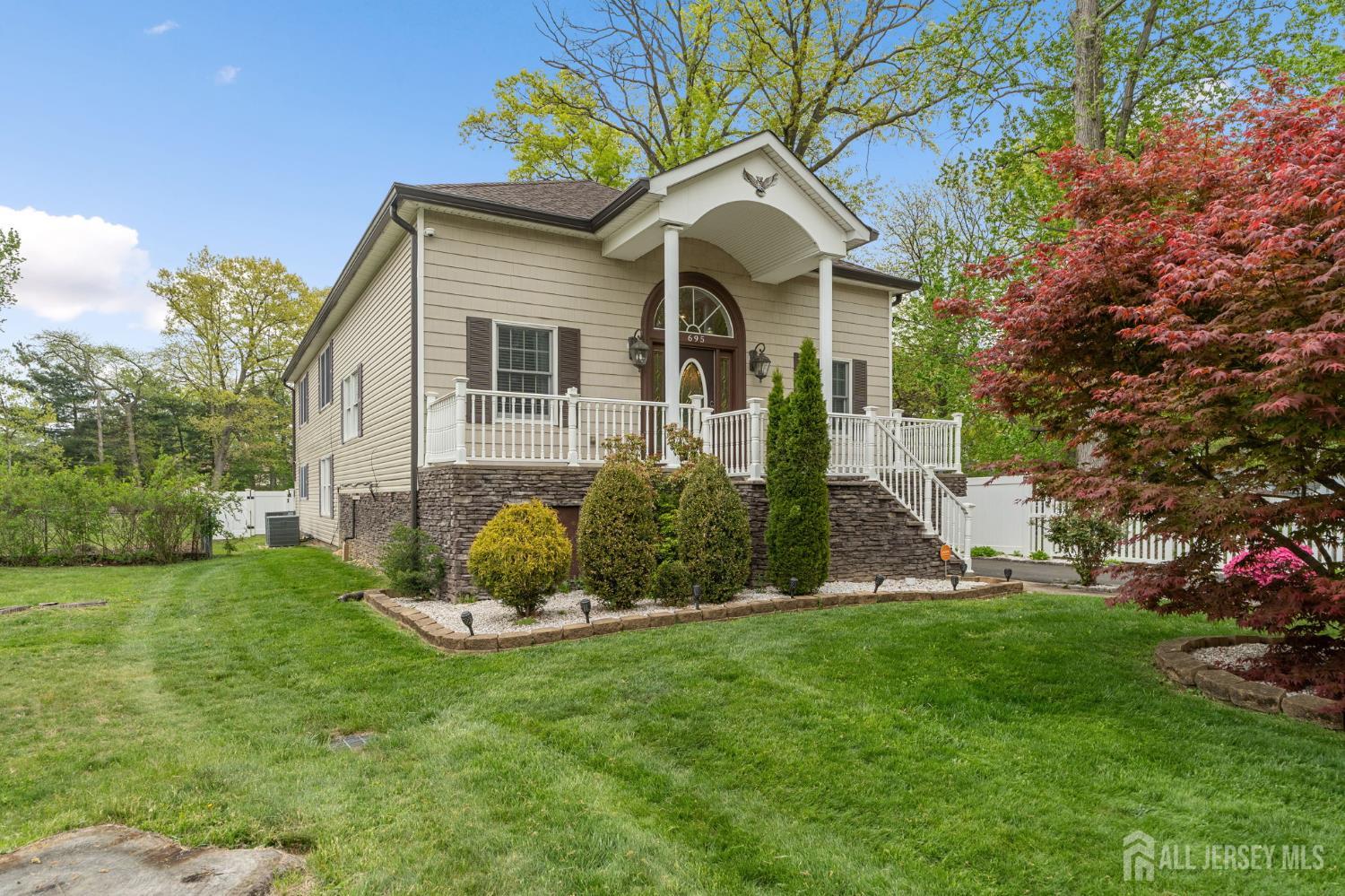 695 Spruce Road North Brunswick, NJ 08902 - Photo 3 of 63