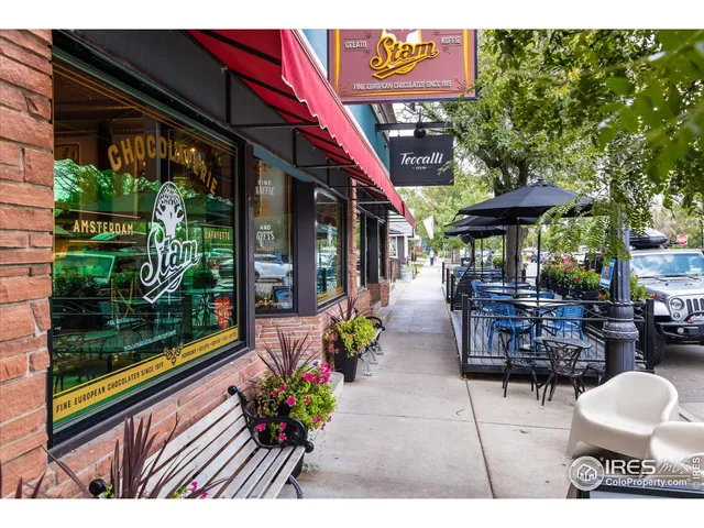 a view of entryway front of house