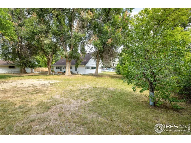 a view of an outdoor space and a yard