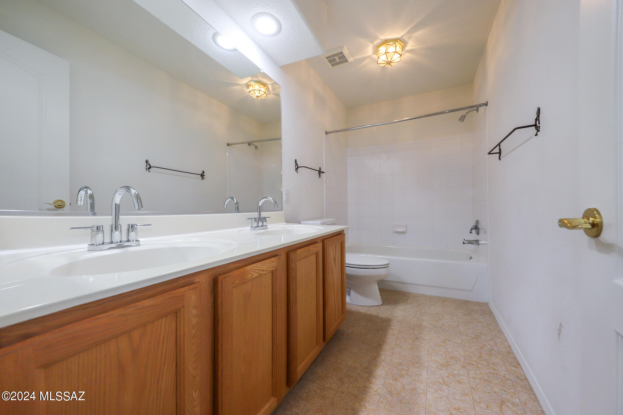 831 South Rincon Rising Road Tucson, AZ 85748 - Photo 25 of 33 Upstairs bath