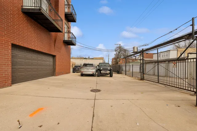 $325,000 | 4235 North Kedzie Avenue, Unit 3B, Chicago, IL 60618