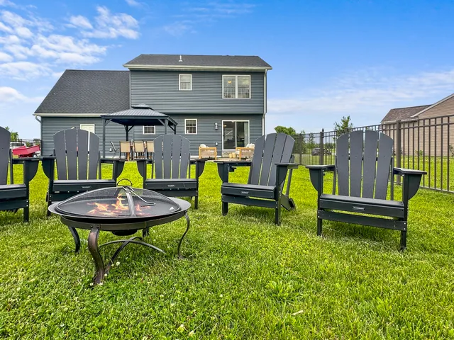 $3,900 | 1631 Smith Lane, Delavan, WI 53115