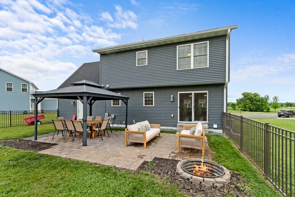 $3,900 | 1631 Smith Lane, Delavan, WI 53115