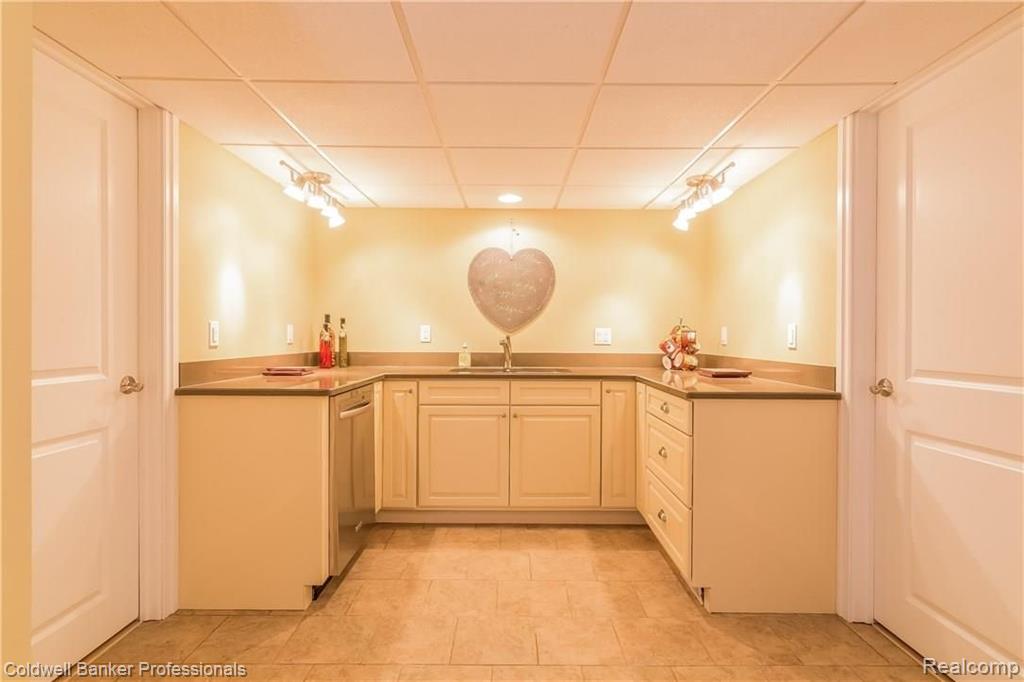 112 North Alice Avenue Rochester, MI 48307 - Photo 33 of 42