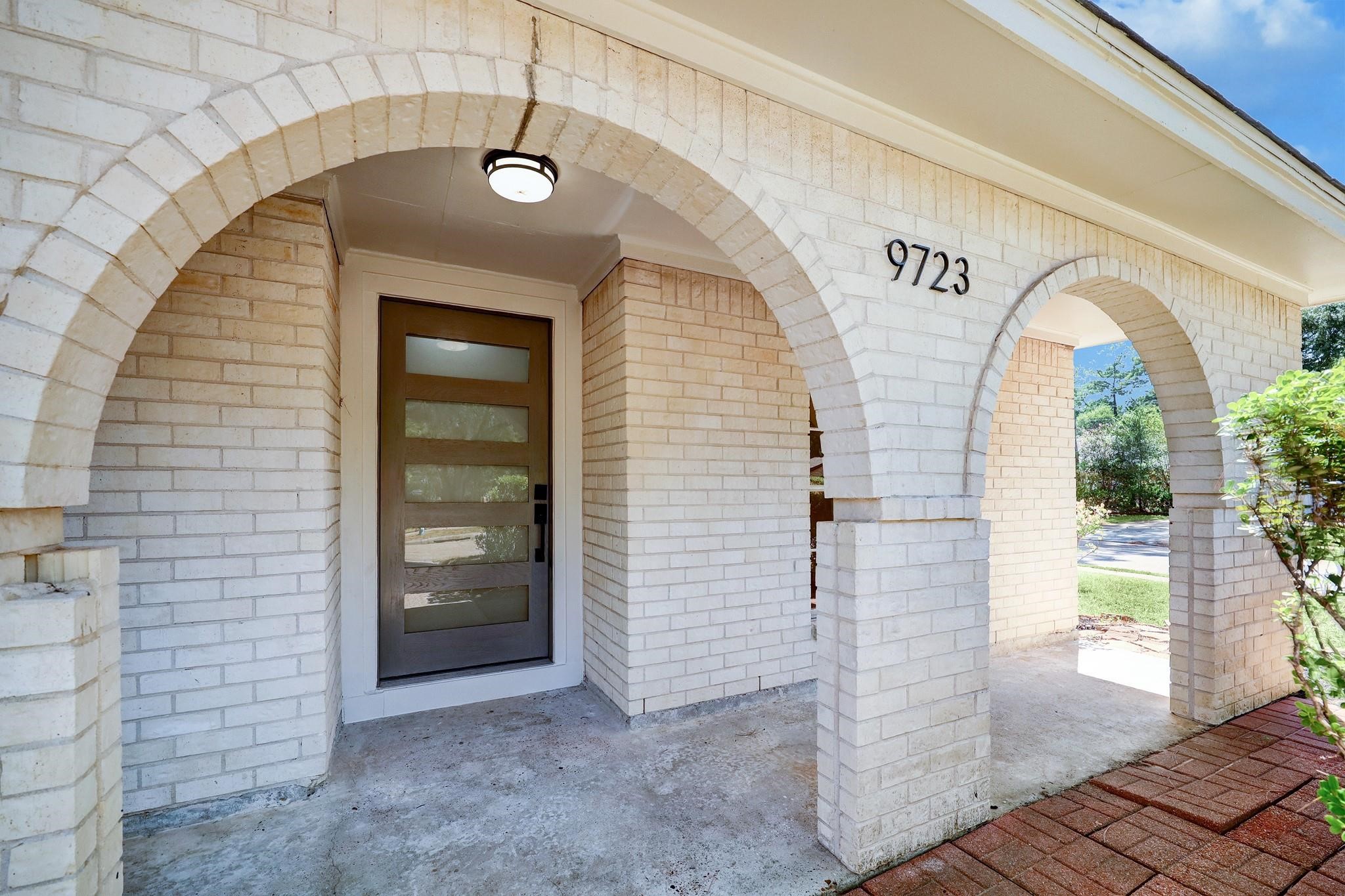 9723 Galston Lane Spring, TX 77379 - Photo 2 of 24 The main entry is both welcoming and elegant, with the handsome front door recessed beneath the arched brick facade.