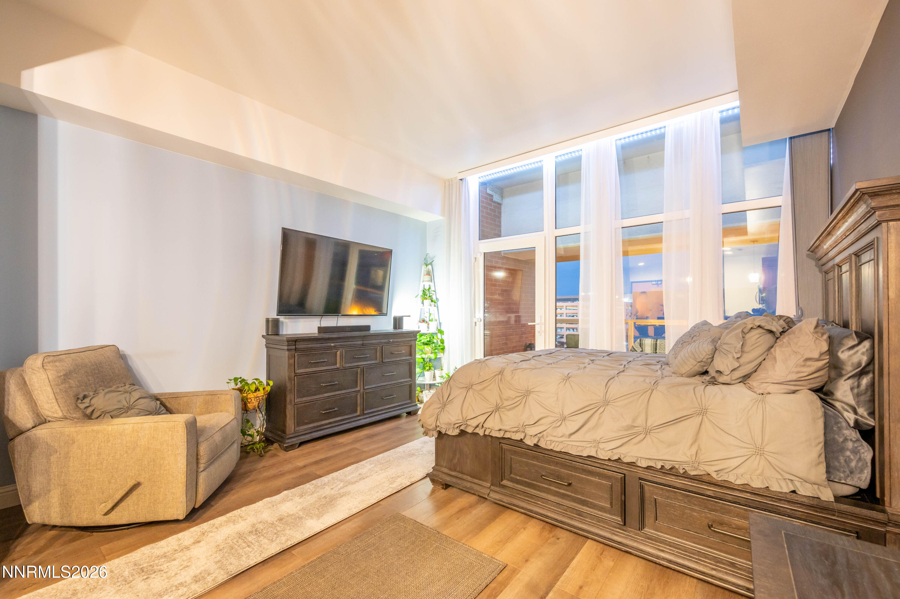 255 North Sierra Street, Unit 517 Reno, NV 89501 - Photo 25 of 43 a bedroom with a bed and a couch