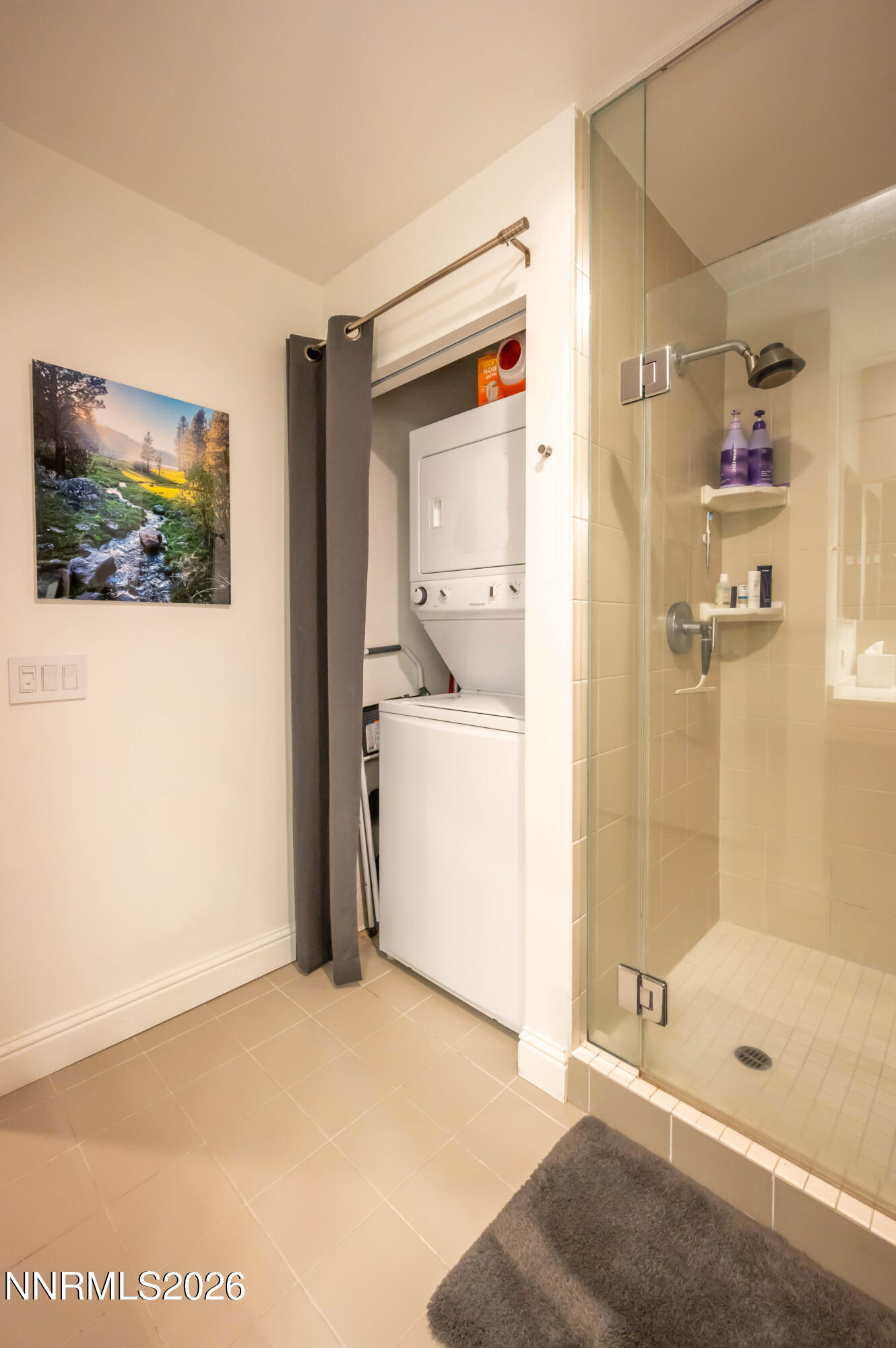 255 North Sierra Street, Unit 517 Reno, NV 89501 - Photo 28 of 43 a bathroom with a tub a sink and mirrors
