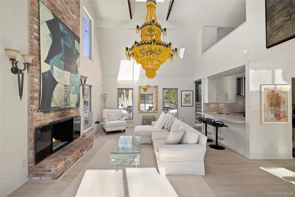 $2,795,000 | 11 Sandown Court, Wainscott, NY 11975
