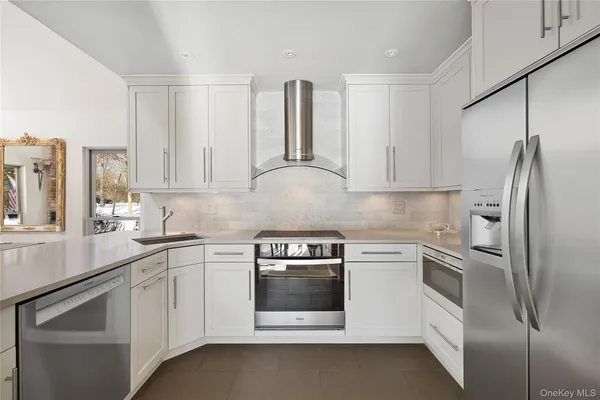 $2,795,000 | 11 Sandown Court, Wainscott, NY 11975