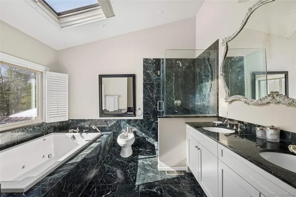 $2,795,000 | 11 Sandown Court, Wainscott, NY 11975