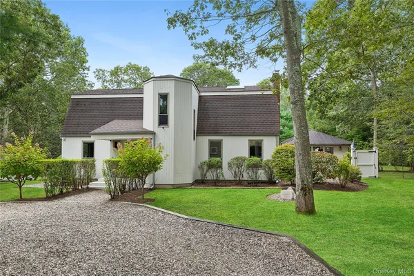 $2,795,000 | 11 Sandown Court, Wainscott, NY 11975