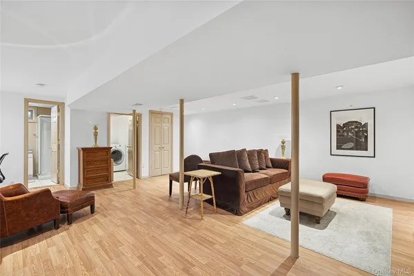 $2,795,000 | 11 Sandown Court, Wainscott, NY 11975