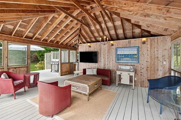 $2,795,000 | 11 Sandown Court, Wainscott, NY 11975