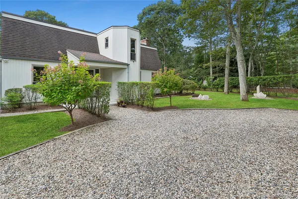 $2,795,000 | 11 Sandown Court, Wainscott, NY 11975