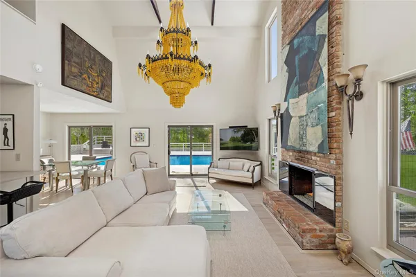 $2,795,000 | 11 Sandown Court, Wainscott, NY 11975
