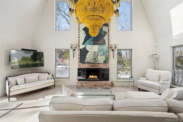 $2,795,000 | 11 Sandown Court, Wainscott, NY 11975