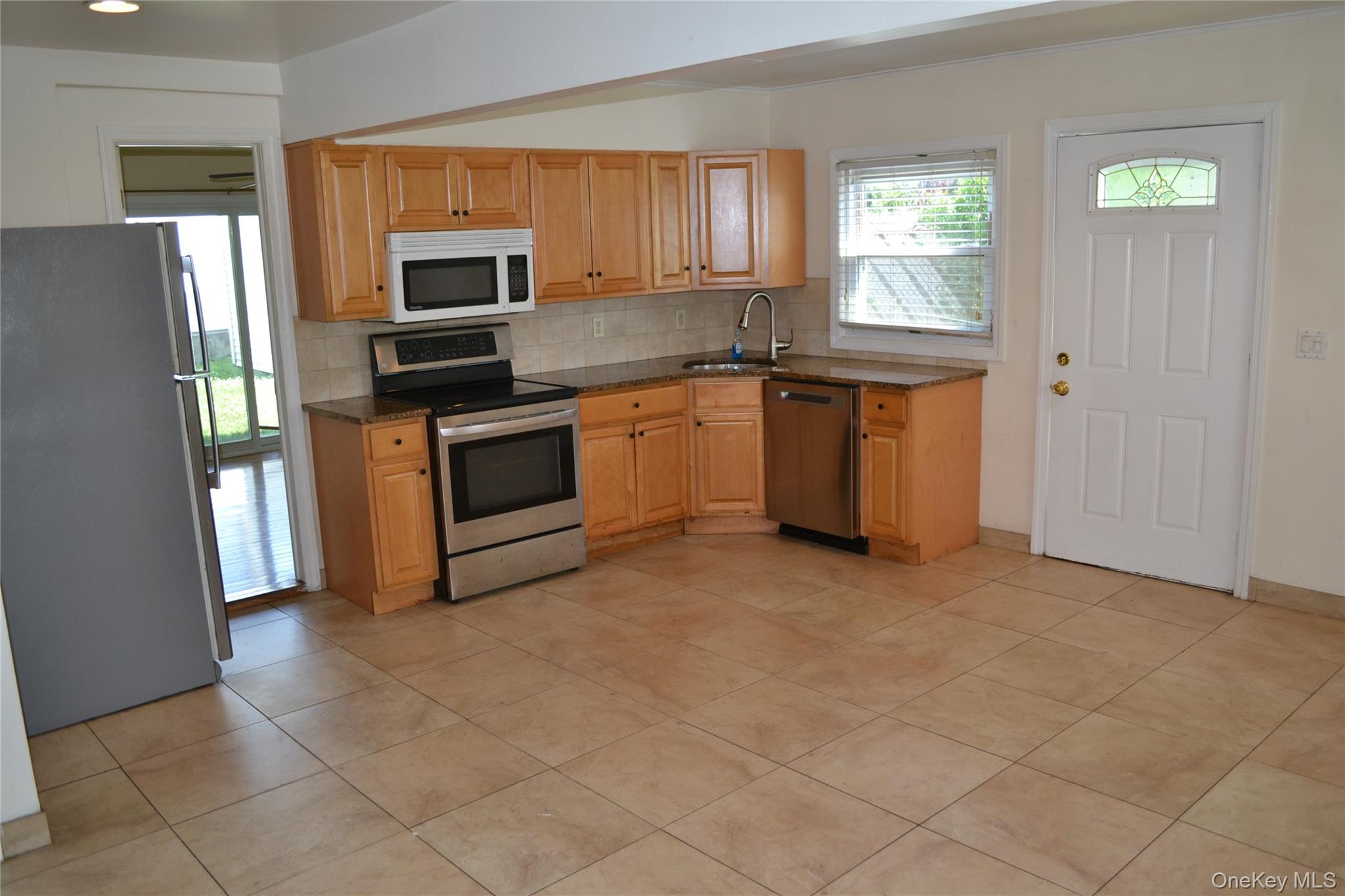 516 Long Beach Road Island Park, NY 11558 - Photo 8 of 31 1 BR unit kitchen