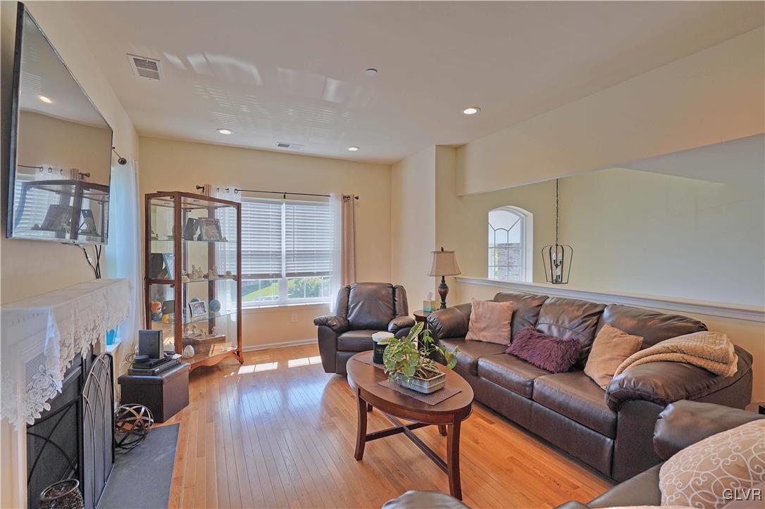 2240 Rising Hill Road Whitehall, PA 18052 - Photo 4 of 26 Gallery Image 4