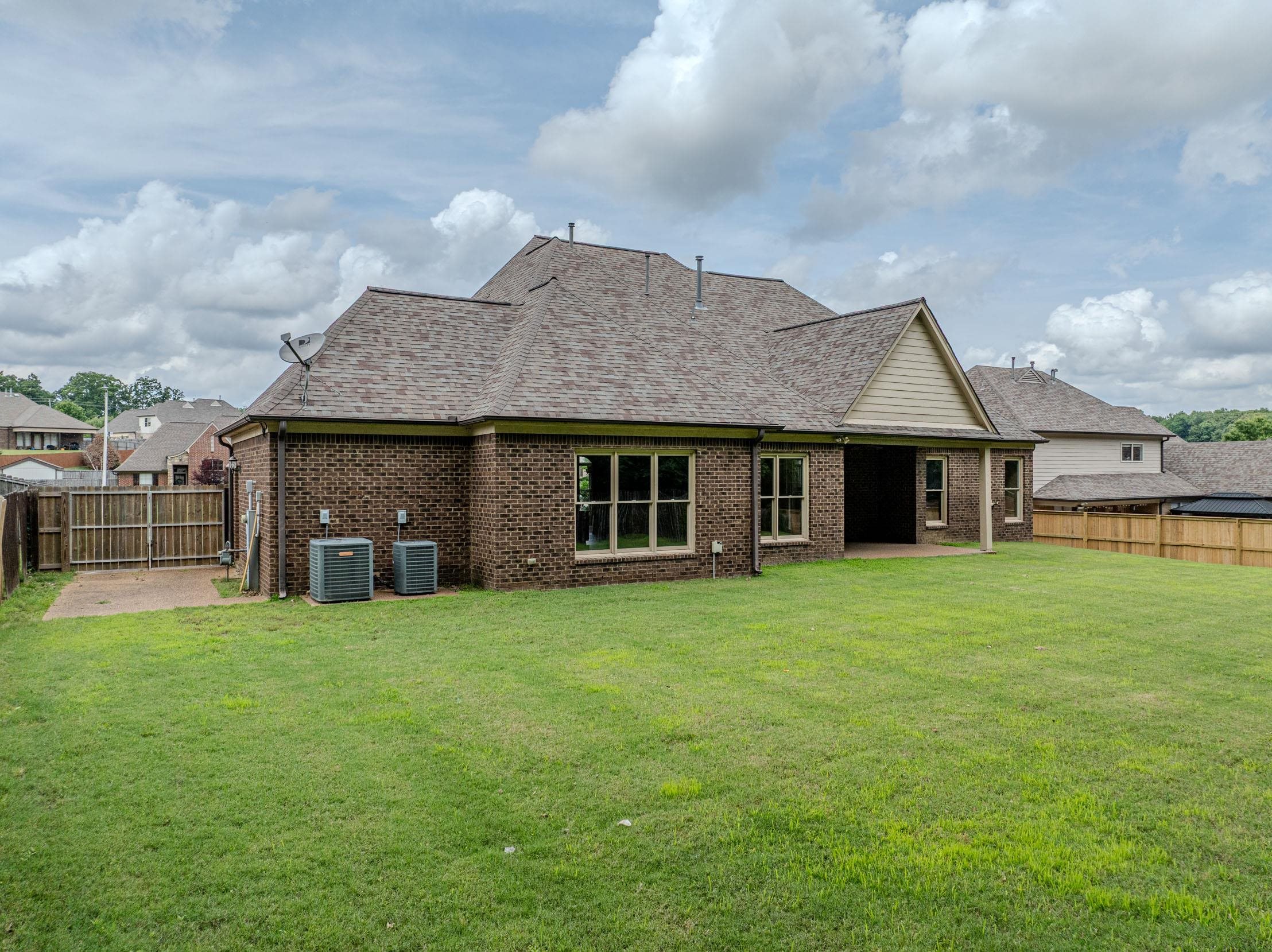5380 Scarlet Ridge Drive Arlington, TN 38002 - Photo 29 of 35 Expansive backyard featuring a lush lawn and full privacy fencing