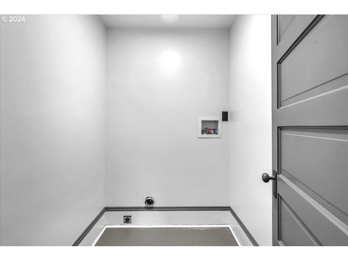 54886 Fullerton Road Scappoose, OR 97056 - Photo 22 of 42 a view of an empty room