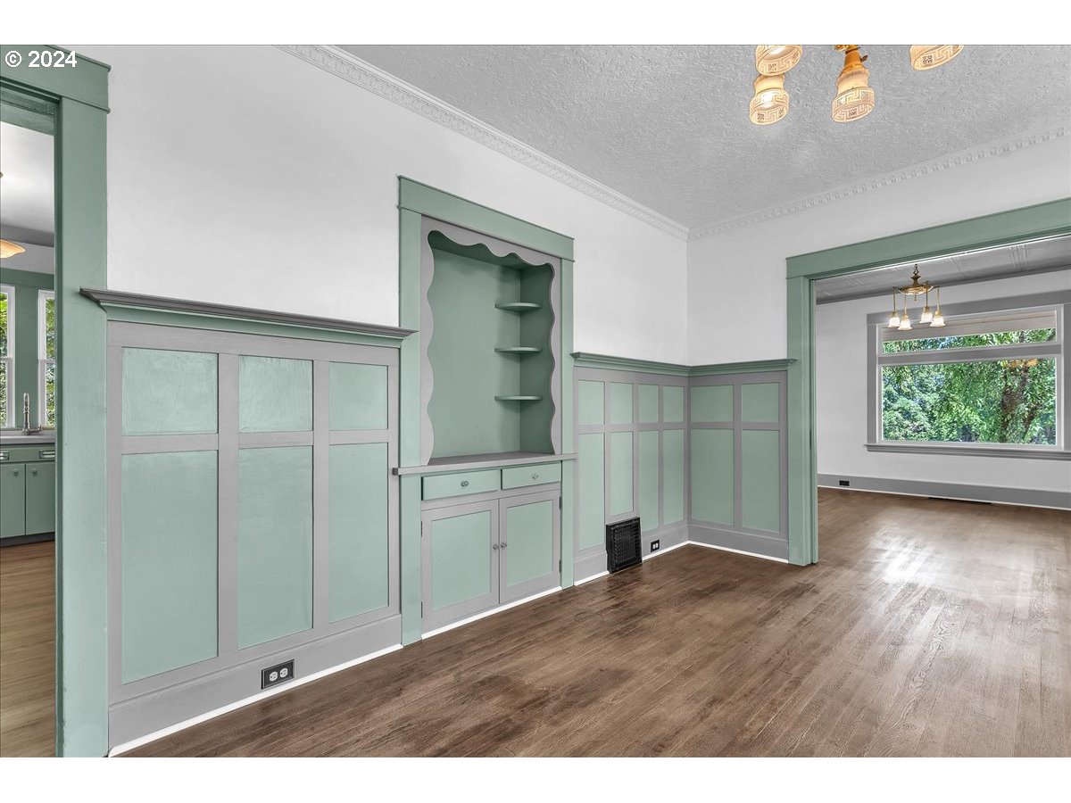 54886 Fullerton Road Scappoose, OR 97056 - Photo 6 of 42 a open kitchen with granite countertop a refrigerator