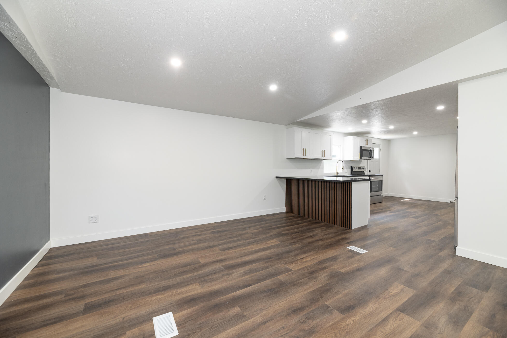 205 Knott Road Niles, MI 49120 - Photo 10 of 39 205 Knott Rd-17