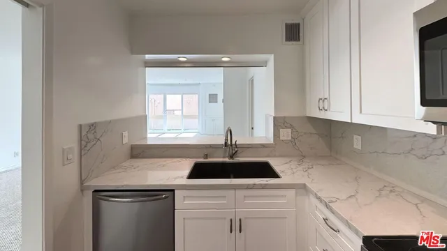 $3,595 | 11750 Sunset Boulevard, Unit 317, Los Angeles, CA 90049