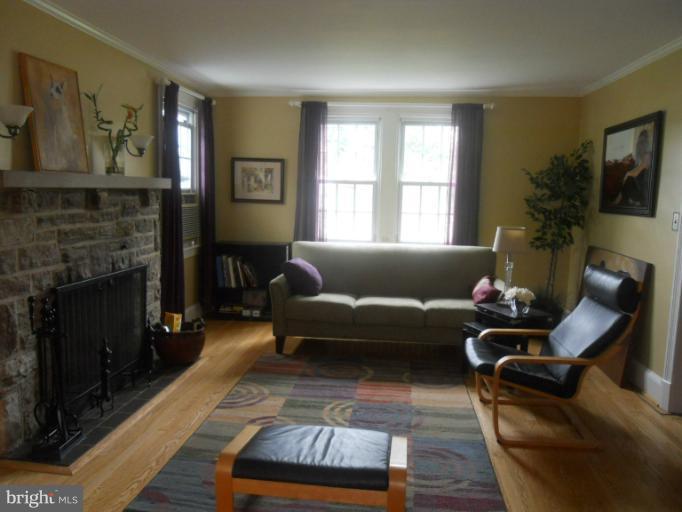 10025 Liberty Road Randallstown, MD 21133 - Photo 20 of 30 Living Room