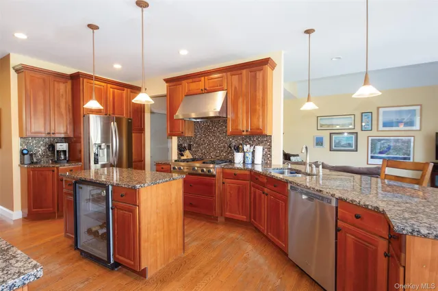 $2,475,000 | 115 Highland Road, Southampton, NY 11968